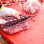 Skażona wołowina. Resort rolnictwa gasi pożar po niefortunnych słowach wiceminister