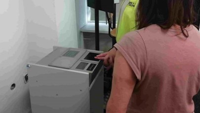 Skierniewice: Ukradła psa i ukryła go w wersalce