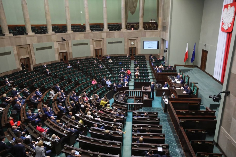 Skład rządu poznamy w ciągu dwóch, trzech tygodni - poinformował w poniedziałek w rozmowie z dziennikarzami rzecznik rządu Piotr Müller /Leszek Szymański /PAP