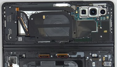 Składany smartfon Galaxy Z Fold 3 został rozłożony na części