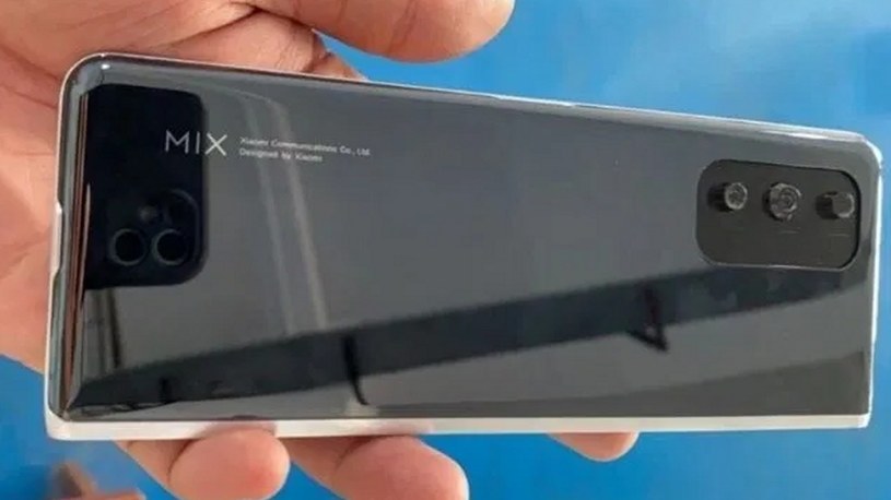 Składany smartfon od Xiaomi na pierwszych zdjęciach. To duże urządzenie [ZDJĘCIA] /Geekweek