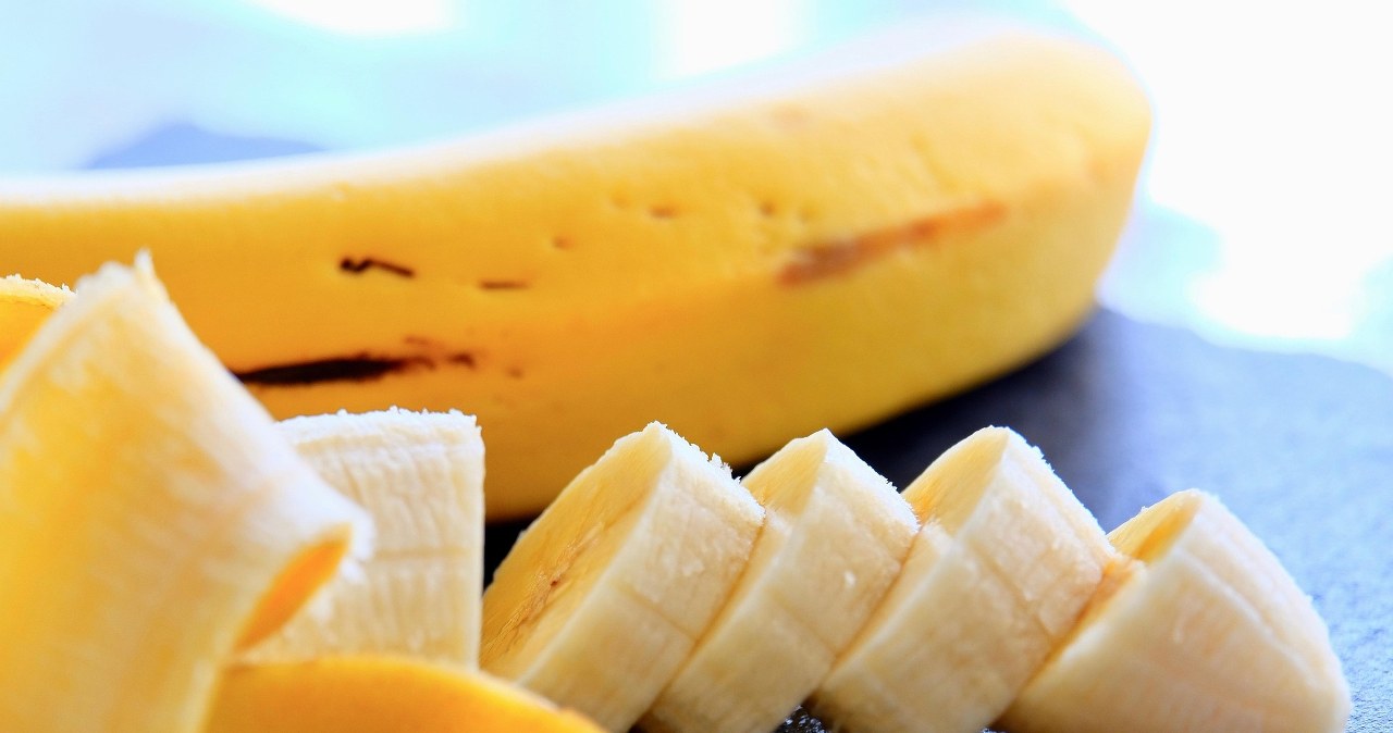 Składniki potrzebne do wykonania maseczki z banana /t_watanabe /Pixabay.com