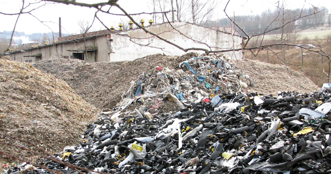 Składowisko odpadów na terenie Głuszycy. Może być nielegalne
