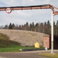 Stare składowisko z czasów radzieckich: kopuła ziemno-żwirowa ma chronić przed promieniowaniem