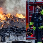 Składowisko śmieci w płomieniach. Wielki pożar przy rzymskim lotnisku 