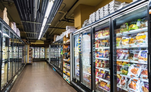 Sklep bez dostaw prądu? Znana firma mówi: Sprawdzam