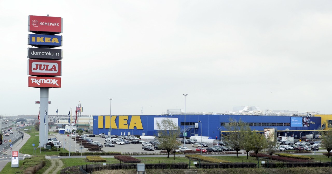 Sklep IKEA Targówek jest nieczynny z powodu braku prądu. W tej części Warszawy w wyniku burzy doszło do dużej awarii sieci /Piotr Molecki /Reporter