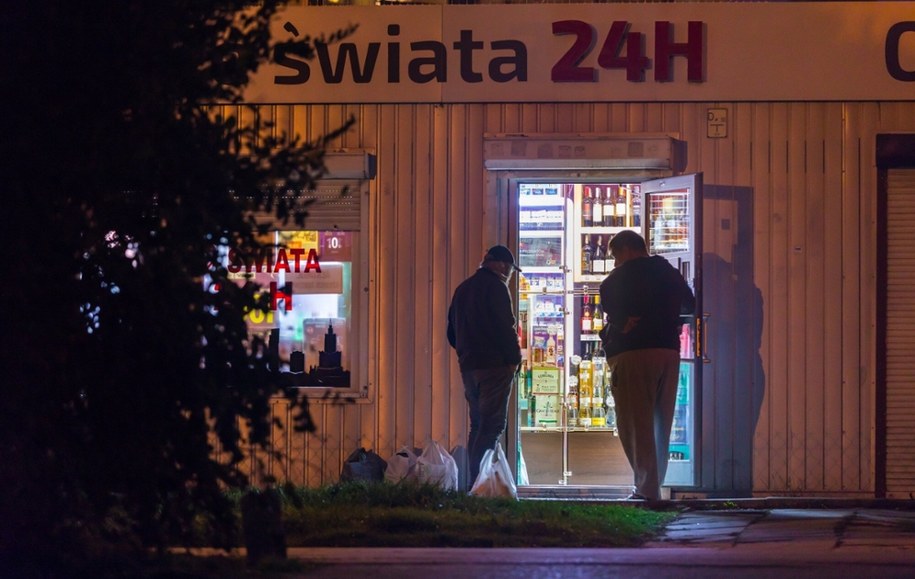 Sklep nocny z alkoholem /ARKADIUSZ ZIOLEK /East News
