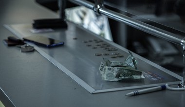 Sklep odmówi przyjęcia takich pieniędzy. Trzeba będzie odwiedzić pocztę