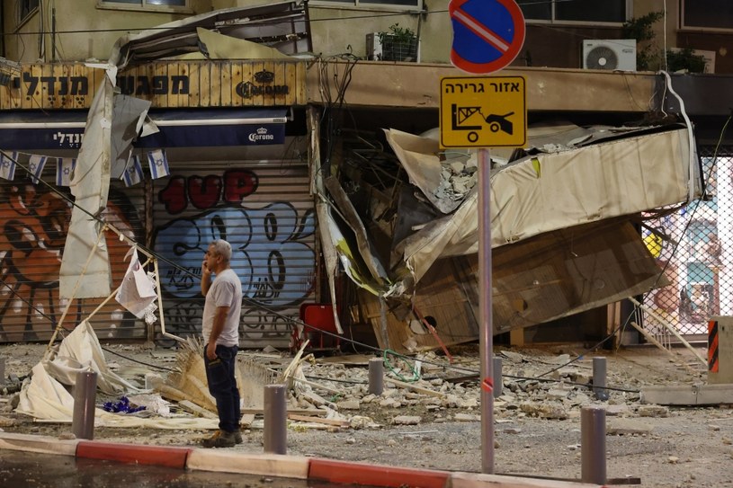 Sklep w Tel Awiwie trafiony rakietą Hamasu /JACK GUEZ / AFP /AFP