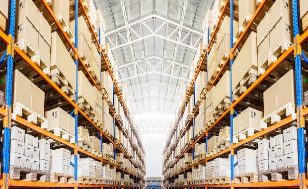 Sklepy internetowe czyszczą magazyny. Ruch przed świętami mniejszy