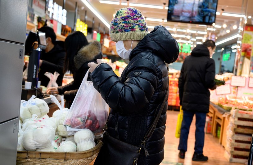 Sklepy masowo wycofują produkty z Rosji i Białorusi /AFP