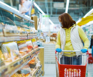 Sklepy nadal tracą na ruchu i liczbie klientów