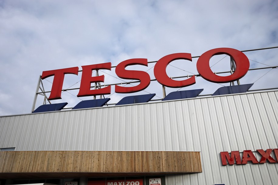 Sklepy pod szyldem Tesco będą otwarte do 31 października /Albert Zawada /PAP