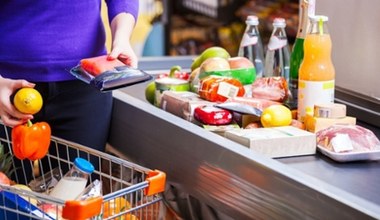 Sklepy wydłużają godziny pracy przed świętami. Będą czynne nawet do północy