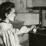 Francja Skłodowska-Curie wsiadła do ciężarówki i popędziła. Wiozła w niej ratunek