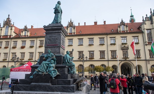 Sklonowali krakowskiego "Adasia". Wyjątkowy happening we Wrocławiu