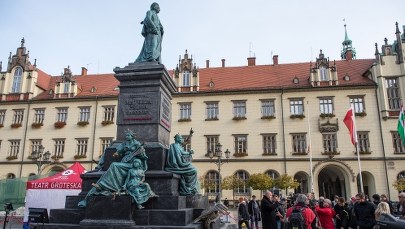 Sklonowali krakowskiego "Adasia". Wyjątkowy happening we Wrocławiu