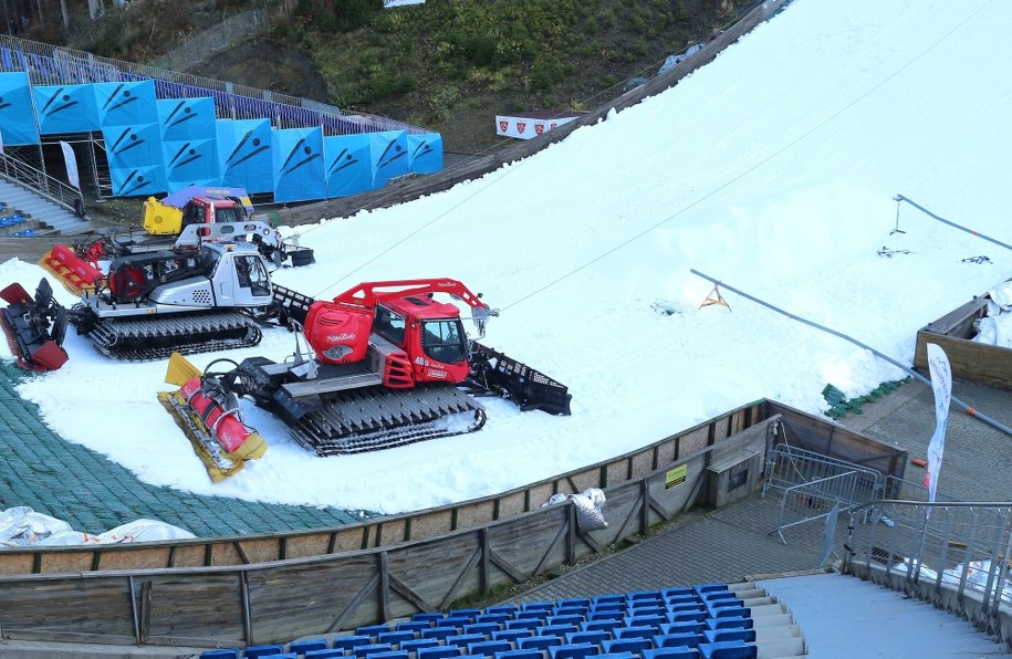 Skocznia w Wiśle na zdjęciu z 10 listopada / 	Andrzej Grygiel    /PAP