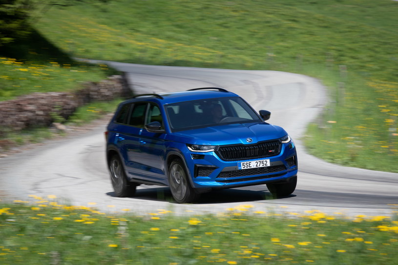 Skoda Kodiaq to mnóstwo przestrzeni dla podróżujących oraz ogromny bagażnik o pojemności nawet do 835 litrów. Spore gabaryty nie oznaczają jednak, że jest to samochód mało ekonomiczny i ociężały /.