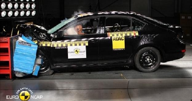 Skoda Octavia III zdobyła w testach zderzeniowych Euro NCAP maksymalną notę 5 gwiazdek. /Euro NCAP