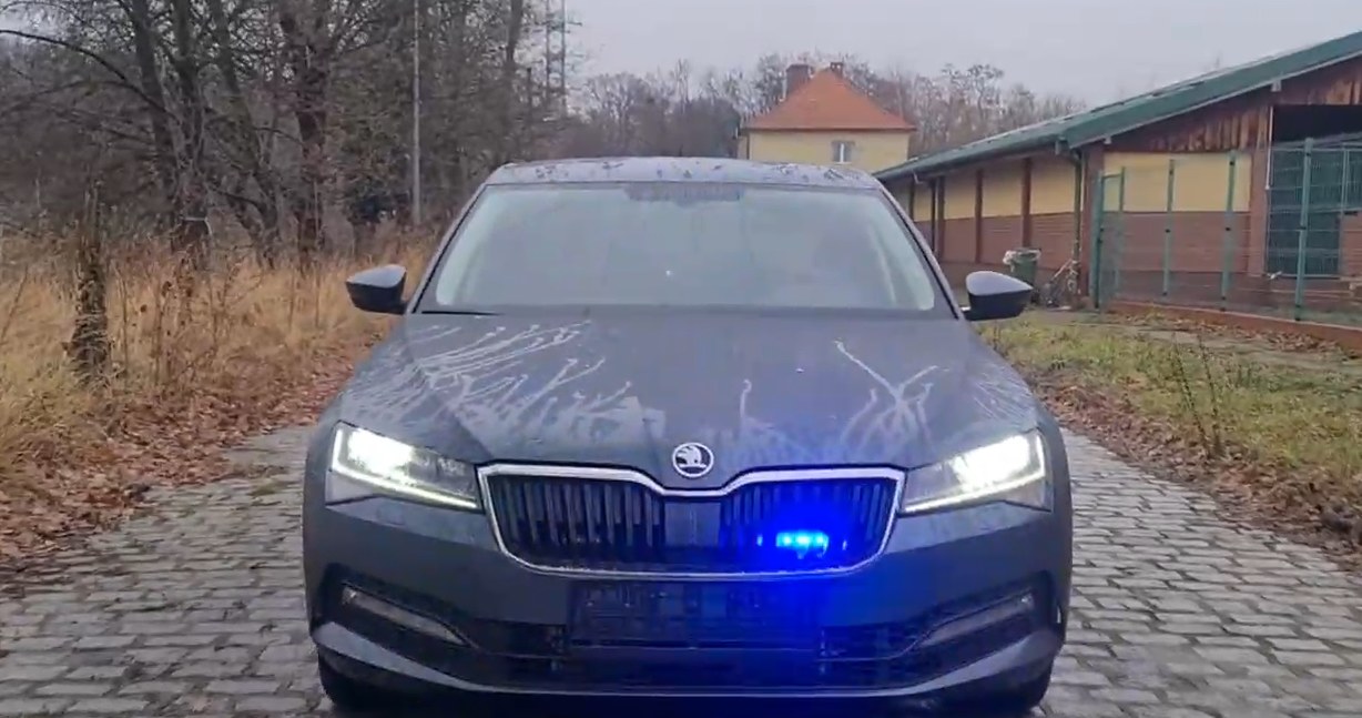 Skoda Superb dolnośląskiej policji /Policja