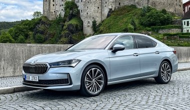 Skoda Superb liftback. Alternatywa dla SUV-a z bagażnikiem jak w kombi 