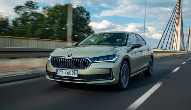 Skoda Superb PHEV L&K. Nawet z pustą baterią pali 6 l/100 km