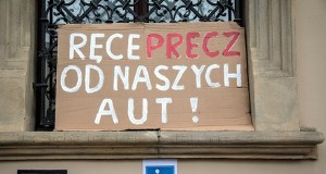 "Skok na kasę". W Krakowie protesty przeciwko Strefie Czystego Transportu 