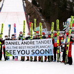 ​Skoki narciarskie. PŚ w Planicy. Zawodnicy nie zapomnieli o Danielu-Andre Tande. Piękny gest skoczków
