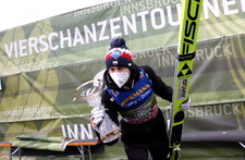 Skoki narciarskie - Turniej Czterech Skoczni. Stoch wyprzedził legendę i zbliżył się do Małysza w liczbie wygranych konkursów