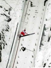 Skoki narciarskie. Wpadka Loitzla i upadek Muminowa, czyli absurdy ze skoczni