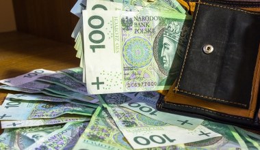 ​Skończyłeś 56 lat? Możesz dostać ponad 1800 zł, ale są warunki