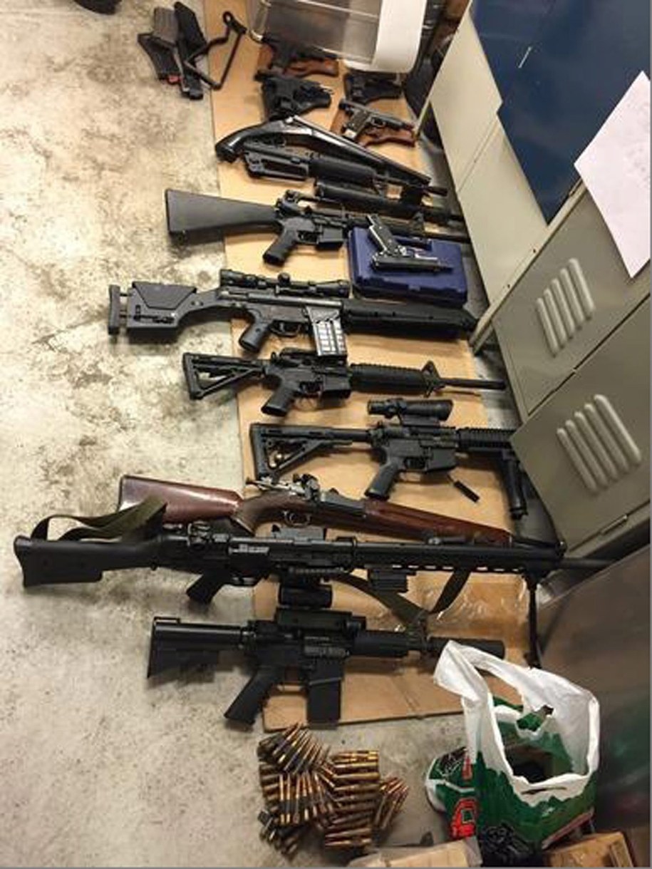 Skonfiskowana przez norweską policję broń /NORWEGIAN POLICE /PAP/EPA