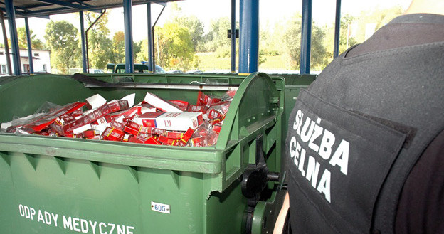 Skonfiskowane papierosy czekają na zniszczenie w spalarni odpadów medycznych w Krakowie