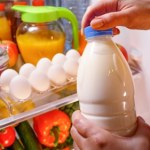 Skóra po opalaniu boli i piecze? Ten produkt z lodówki przyniesie ulgę