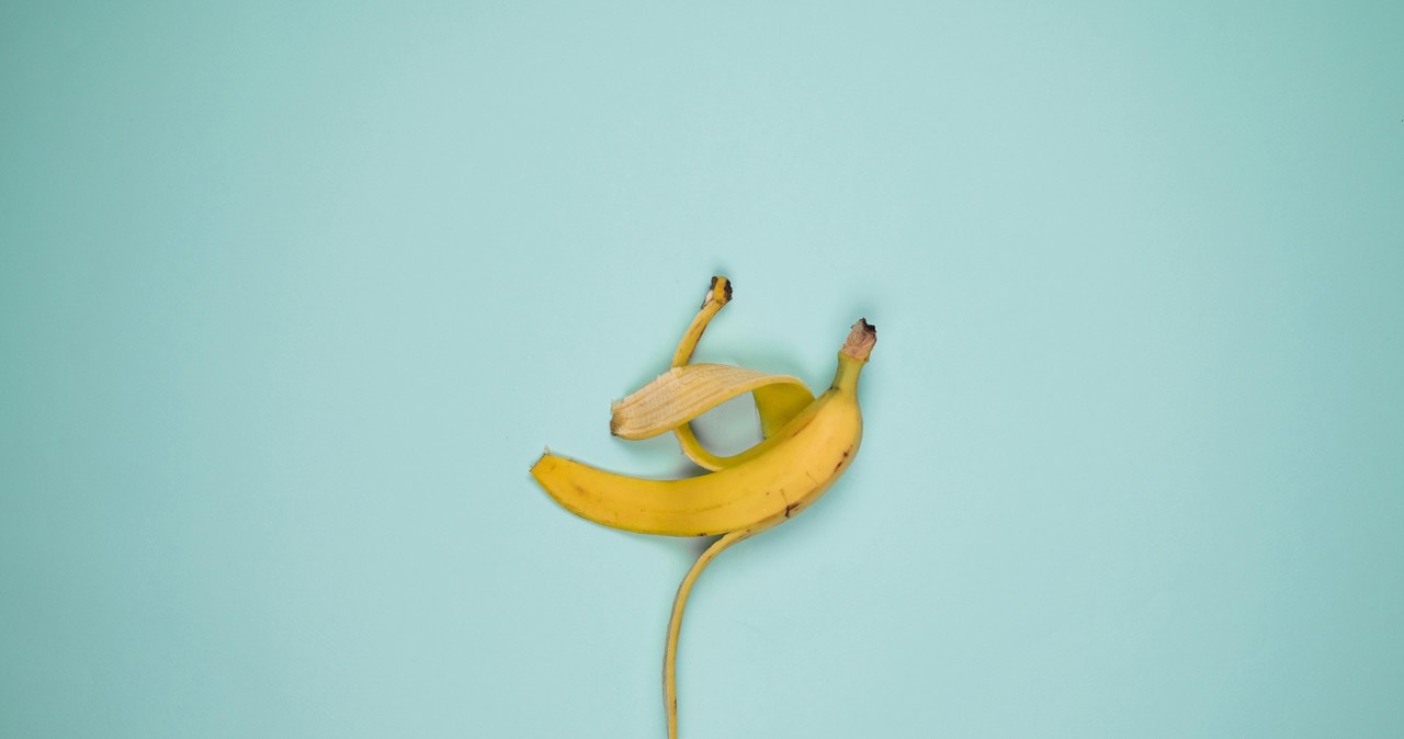 Skórka od banana to składnik domowego, naturalnego peelingu /SHVETS production /pexels.com
