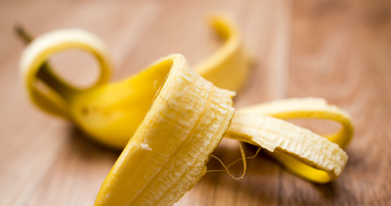 Skórki banana zawierają cenne składniki odżywcze /123RF/PICSEL