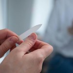 Skórki już więcej nie będą się zahaczać. Nocna kuracja to odnowa dla dłoni