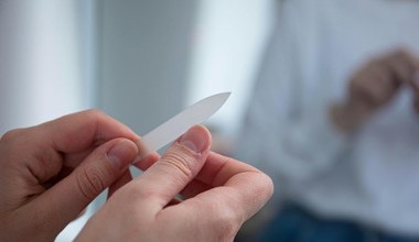 Skórki już więcej nie będą się zahaczać. Nocna kuracja to odnowa dla dłoni