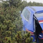 Karkonosze Skradziona skoda ukryta wysoko w górach. Karoseria wystawała spod kosodrzewiny