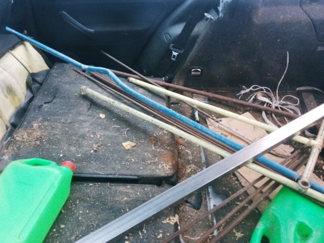 Skradzione metalowe rurki /KPP Tomaszów Mazowiecki /