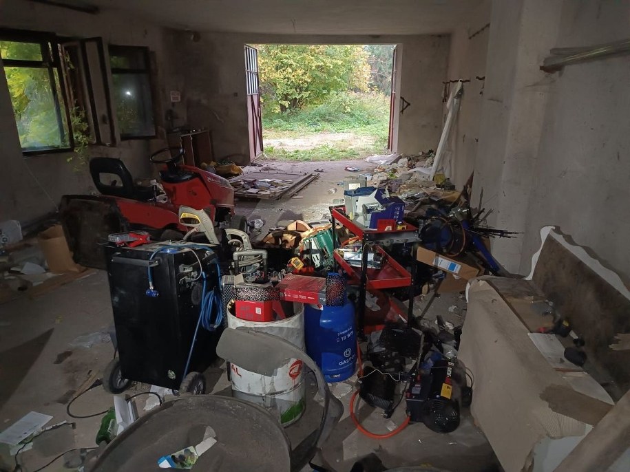 Skradzione przedmioty schował w pustostanie na obrzeżach miasta /Łódzka policja /Policja