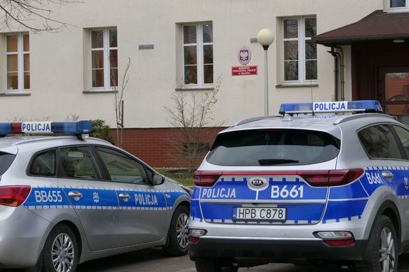 Skradzione skrzynie odnaleźli policjanci /Dolnośląska Policja /