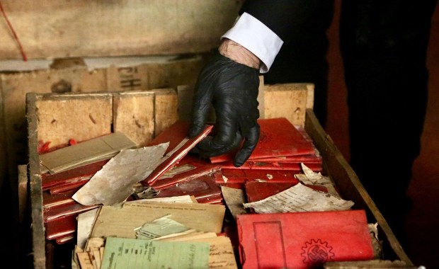 Skrzynie pełne nazistowskich materiałów. Odkrycie w piwnicach sądu w Argentynie 