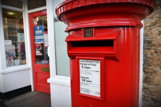Skrzynka pocztowa w Wielkiej Brytanii na zdjęciu ilustracyjnym /Shutterstock