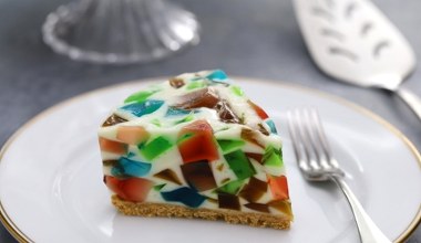 Skusił mnie wyglądem, zachwycił smakiem. Kolorowy i pyszny sernik bez pieczenia