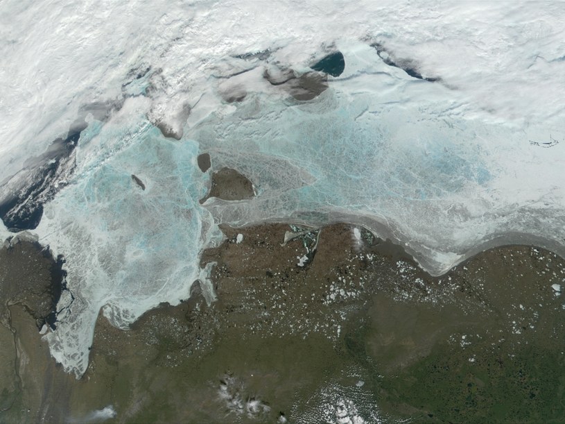 Skute lodem Morze Łaptiewów /NASA