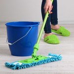 Skuteczny sposób na umycie podłogi bez smug