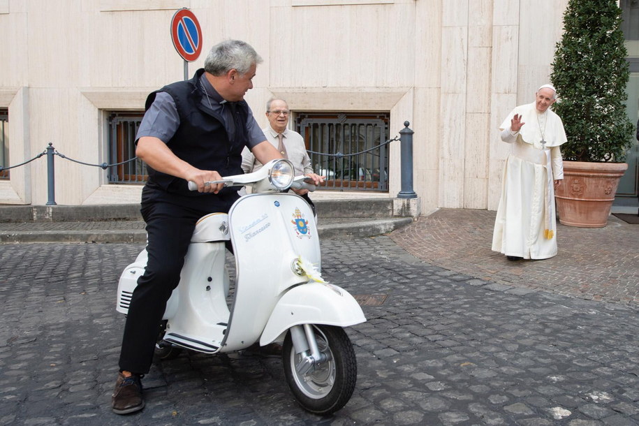 Skuter Vespa /VATICAN MEDIA HANDOUT /PAP/EPA